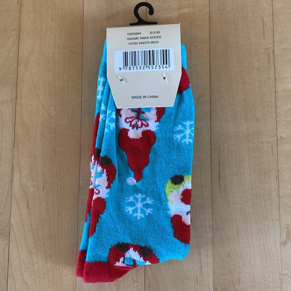 Holiday Socks-Gnome - Picture 2 of 4